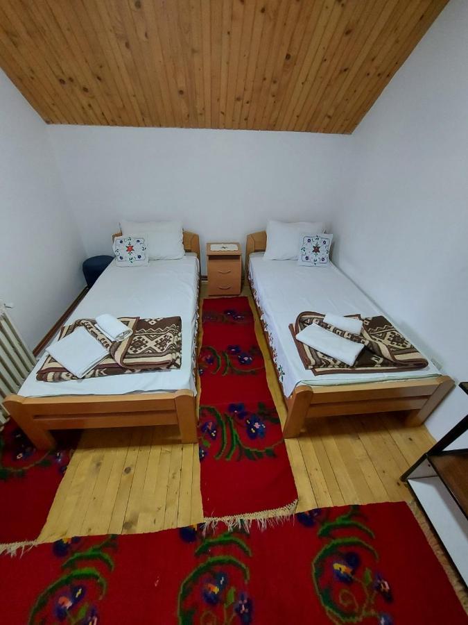 Domacinstvo Sindzirevic Villa Nova Varos Luaran gambar